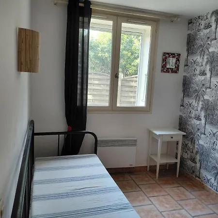 Rez De Jardin T3 Villa, Sainte-marguerite Apartment